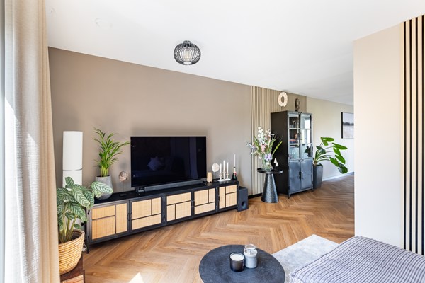 Foto - Verkocht onder voorbehoud: wonen aan het water met luxe, rust en een eigen aanlegsteiger!